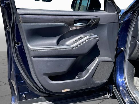 Used 2023 Toyota Highlander Limited FWD image 21