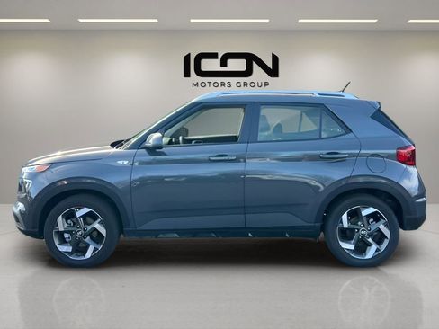 Used 2025 Hyundai Venue SEL FWD image 2