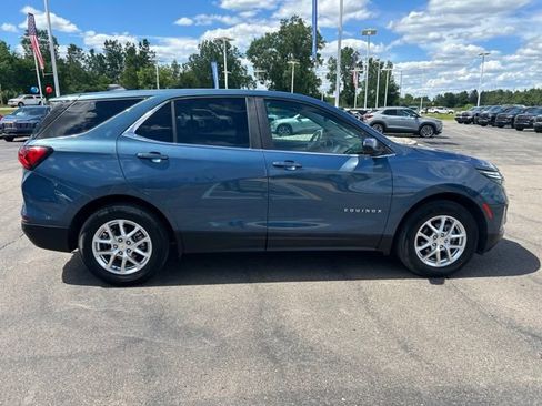 Used 2024 Chevrolet Equinox LT w/ LPO, Floor Liner Package FWD image 4