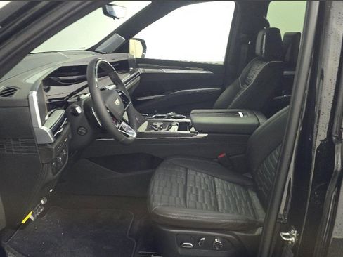 Used 2025 Cadillac Escalade V image 5