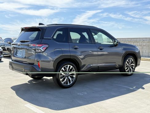 Used 2025 Subaru Forester Touring AWD/4WD image 12