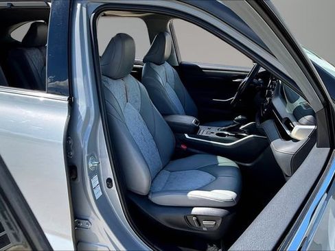 Used 2022 Toyota Highlander Bronze Edition AWD/4WD image 30