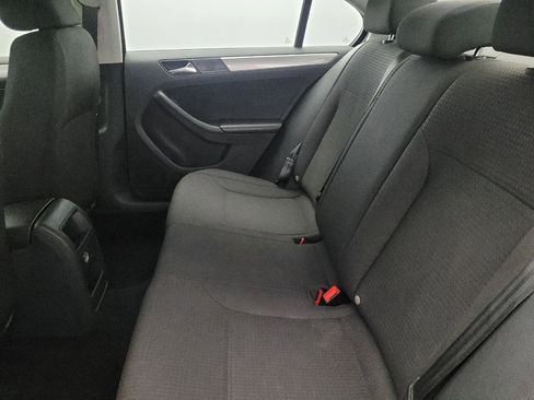Used 2015 Volkswagen Jetta SE image 18