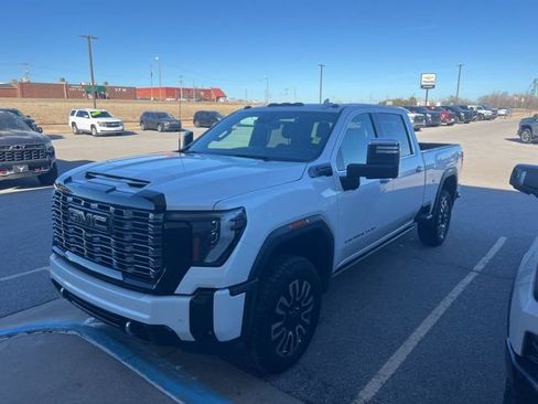Used 2025 GMC Sierra 2500 Denali Ultimate image 3