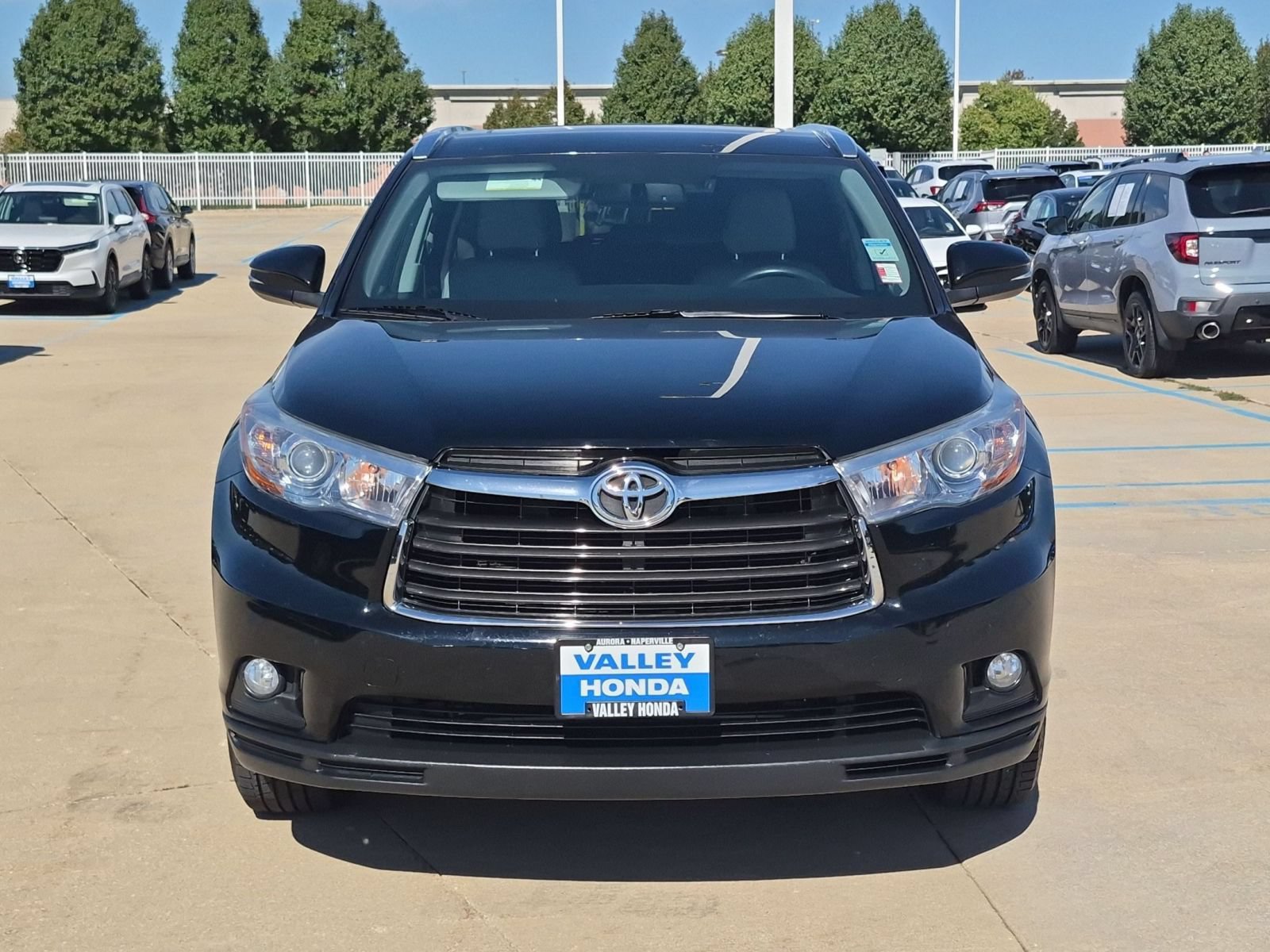 Used 2016 Toyota Highlander XLE AWD/4WD image 3