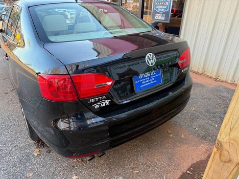 Used 2011 Volkswagen Jetta SE FWD image 5