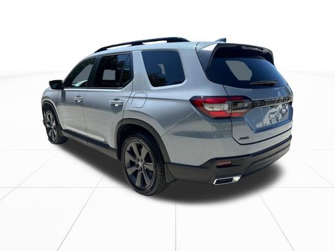 Used 2025 Honda Pilot Sport image 6