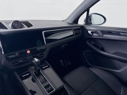 Certified 2024 Porsche Macan AWD/4WD image 24