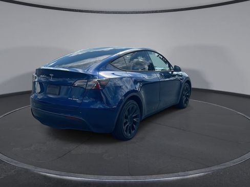 Used 2023 Tesla Model Y Long Range AWD/4WD image 2