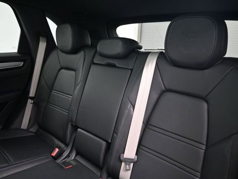 Certified 2023 Porsche Cayenne Platinum Edition AWD/4WD image 6