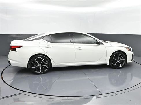 Used 2025 Nissan Altima 2.5 SR image 24