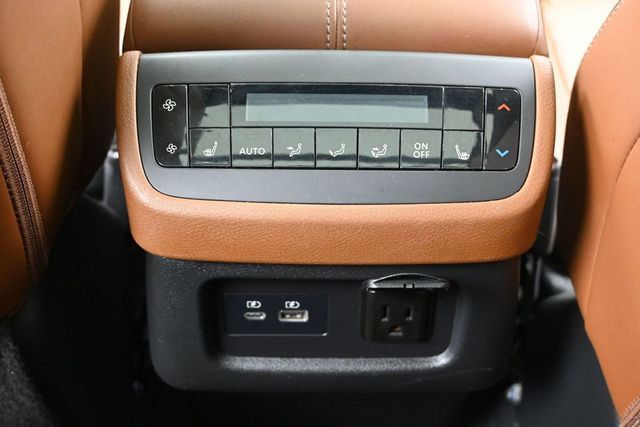 Used 2024 Nissan Pathfinder Platinum w/ Cargo Package AWD/4WD image 23
