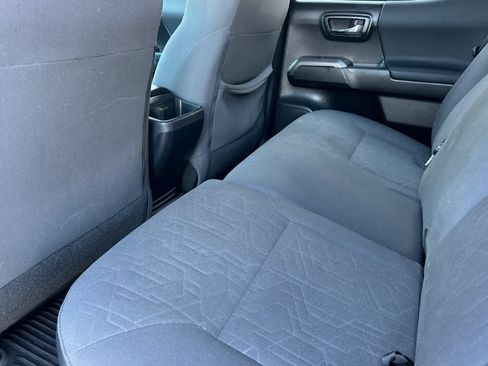 Used 2019 Toyota Tacoma TRD Sport image 4