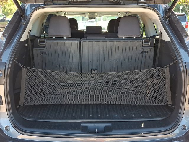 Used 2020 Toyota Highlander LE AWD/4WD image 28