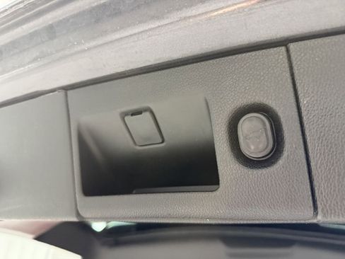 Used 2016 Cadillac Escalade ESV Platinum image 34