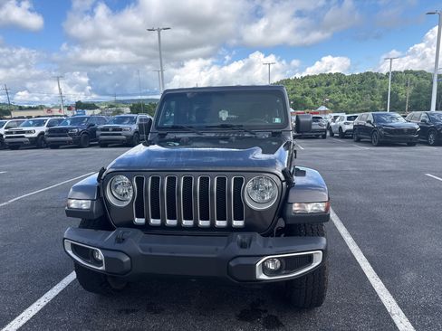 Used 2019 Jeep Wrangler Unlimited Sahara AWD/4WD image 8