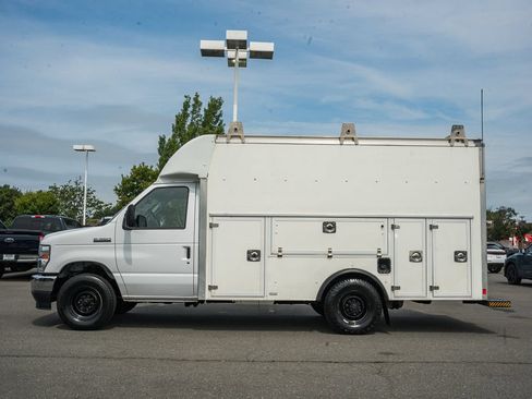 Certified 2021 Ford E-350 and Econoline 350 Super Duty w/ Power Windows & Locks Group RWD image 4