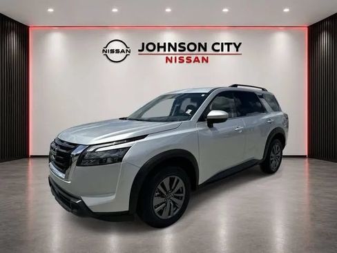 Used 2025 Nissan Pathfinder SV FWD image 9