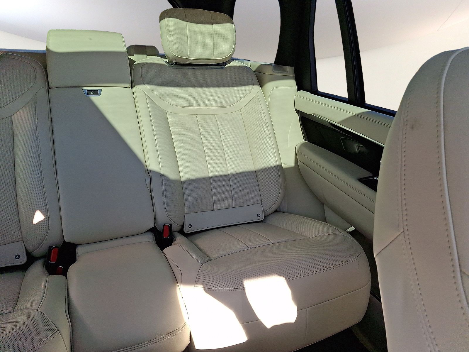 Certified 2024 Land Rover Range Rover Long Wheelbase Autobiography AWD/4WD image 8