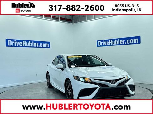 Used 2024 Toyota Camry SE FWD image 1