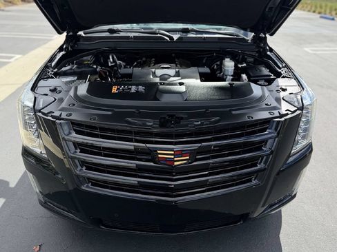 Used 2019 Cadillac Escalade ESV Platinum AWD/4WD image 21