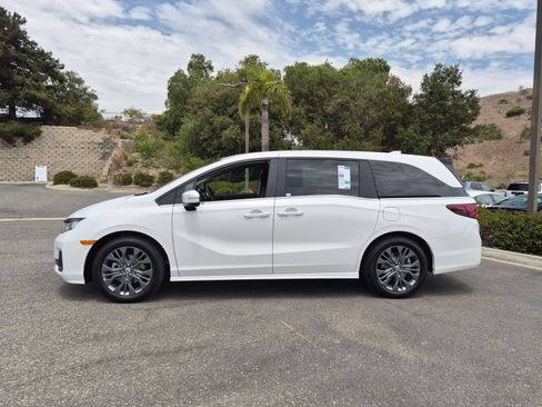 New 2026 Honda Odyssey Touring image 8