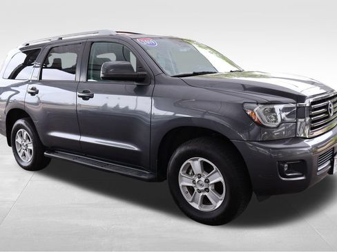 Used 2019 Toyota Sequoia SR5 AWD/4WD image 17