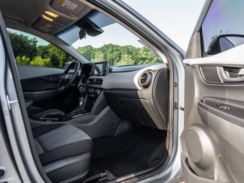 Used 2021 Hyundai Kona SE FWD image 11