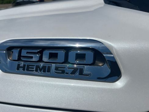 Used 2019 RAM 1500 Laramie AWD/4WD image 7