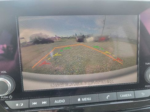 Used 2025 Nissan Pathfinder SV image 17