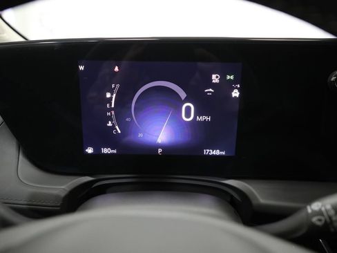 Used 2025 Buick Encore GX Avenir w/ Avenir Technology Package AWD/4WD image 4