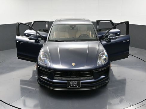 Certified 2023 Porsche Macan Turbo image 33
