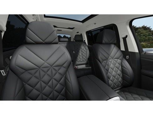 Used 2026 BMW X7 xDrive40i w/ Executive Package image 11