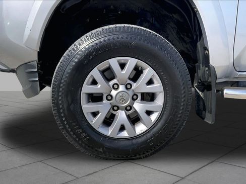 Used 2019 Toyota Tacoma SR5 RWD image 10