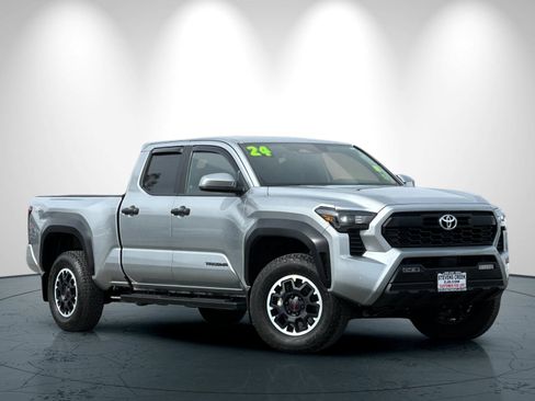 Used 2024 Toyota Tacoma TRD Off-Road w/ TRD Off Road Upgrade Package image 2