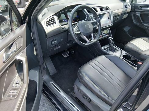 Used 2023 Volkswagen Tiguan SE R-Line FWD image 10