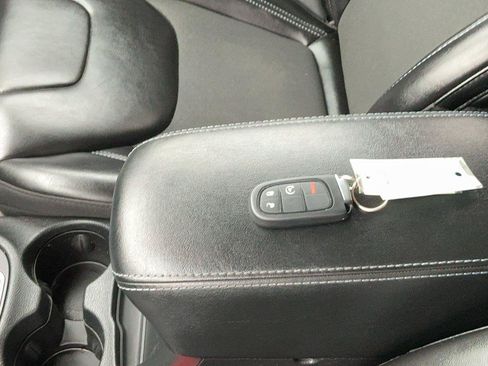 Used 2020 Jeep Cherokee Latitude Plus w/ Cold Weather Group AWD/4WD image 10
