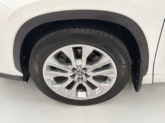 Used 2022 Toyota Highlander Limited w/ Protection Package #3 (TMS) AWD/4WD image 24