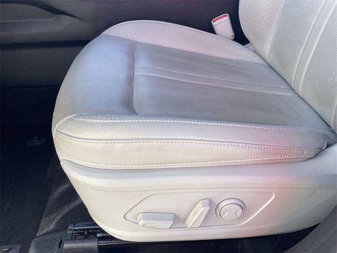 Certified 2025 Kia Sorento EX w/ EX Panoramic Sunroof Package image 19