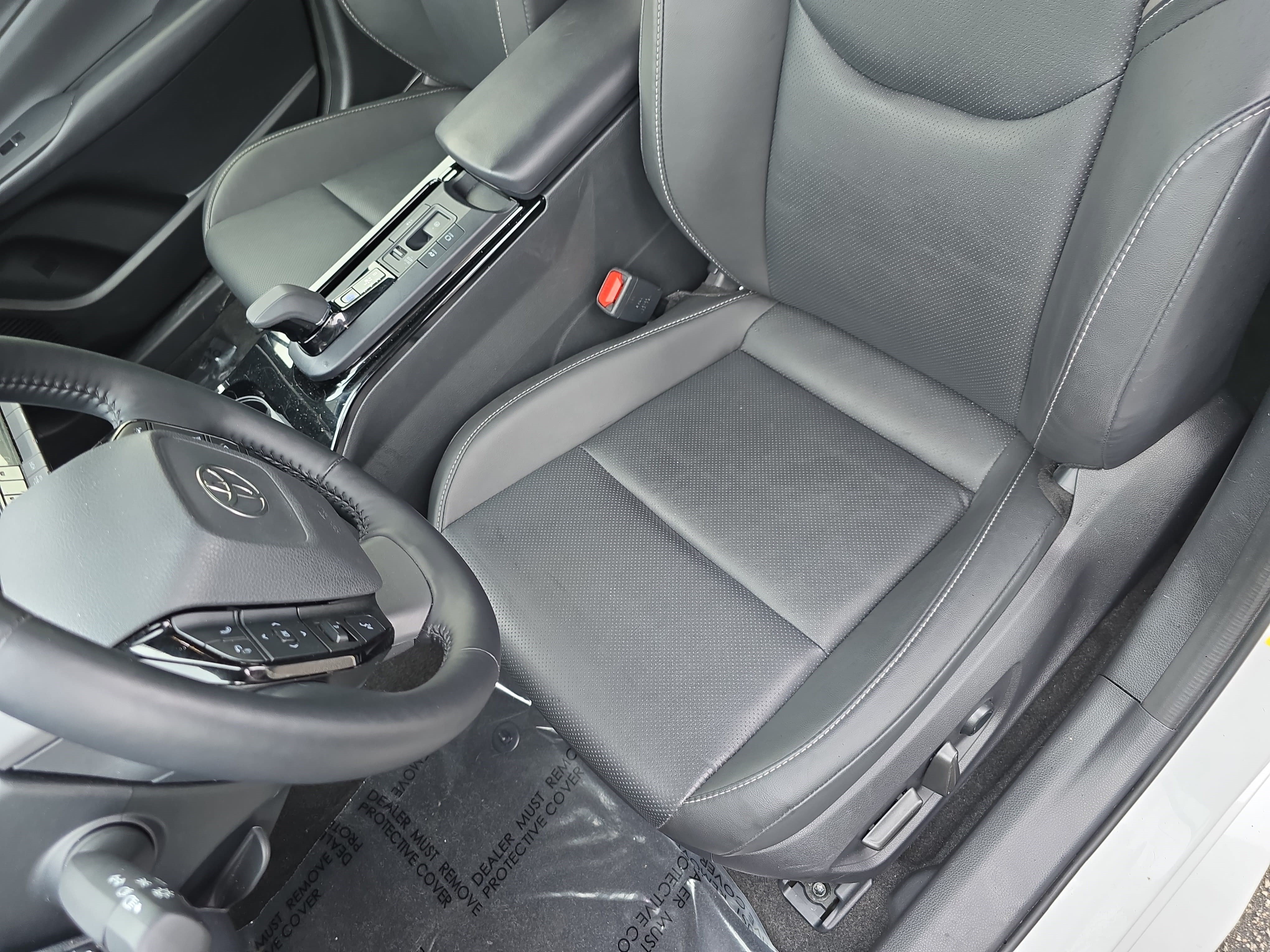Used 2025 Toyota Prius XLE FWD image 14
