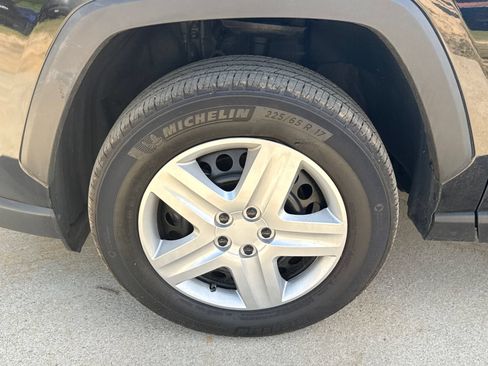 Used 2025 Toyota RAV4 LE AWD/4WD image 11
