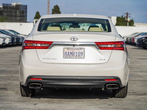 Used 2018 Toyota Avalon XLE image 8