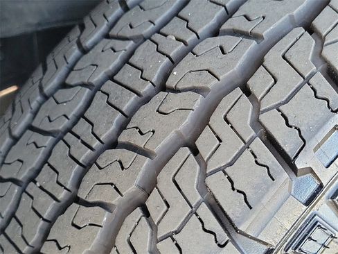 Used 2025 Chevrolet Colorado Z71 w/ Midnight Edition image 30