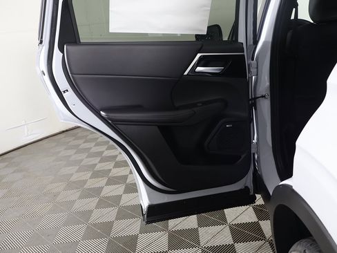 New 2026 Mitsubishi Outlander SE image 27