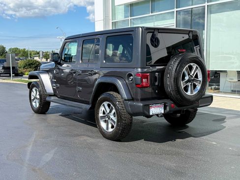Used 2018 Jeep Wrangler Unlimited Sahara AWD/4WD image 6