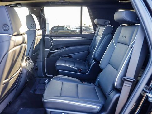 Used 2025 Cadillac Escalade Premium Luxury image 20
