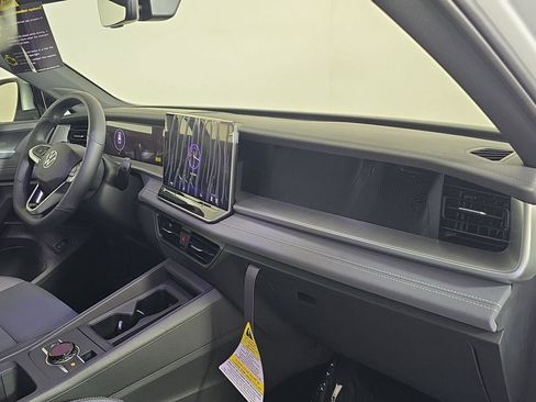 New 2026 Volkswagen Tiguan SE R-Line AWD/4WD image 16