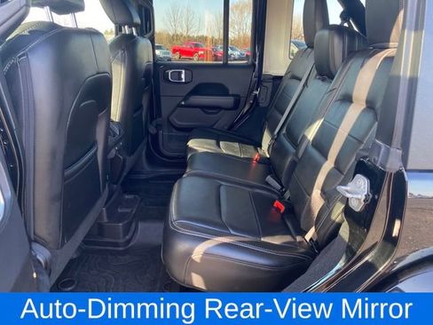 Used 2019 Jeep Wrangler Unlimited Sahara image 17