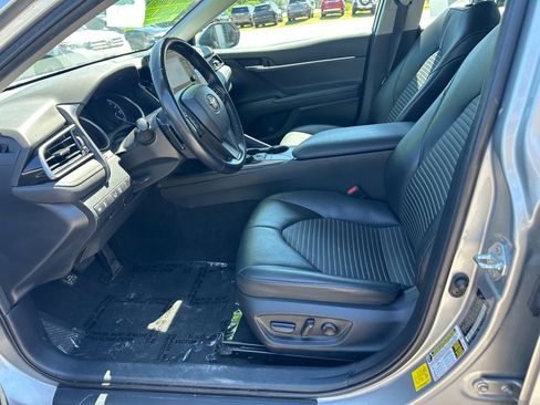 Used 2022 Toyota Camry SE FWD image 11