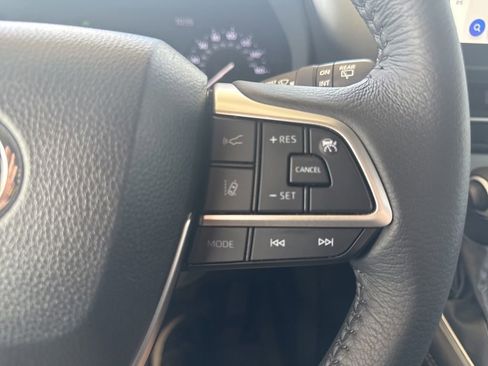Certified 2025 Toyota Sienna XLE FWD image 16